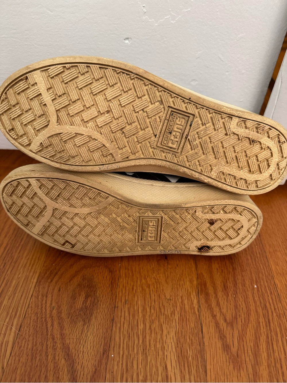 Comme Des Garçons Play x
Converse - Picture 3 of 4
